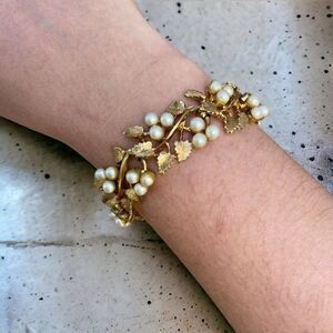 Vintage BSK Gold Toned Pearl Floral Costume Chain Hollywood Regency Bracelet